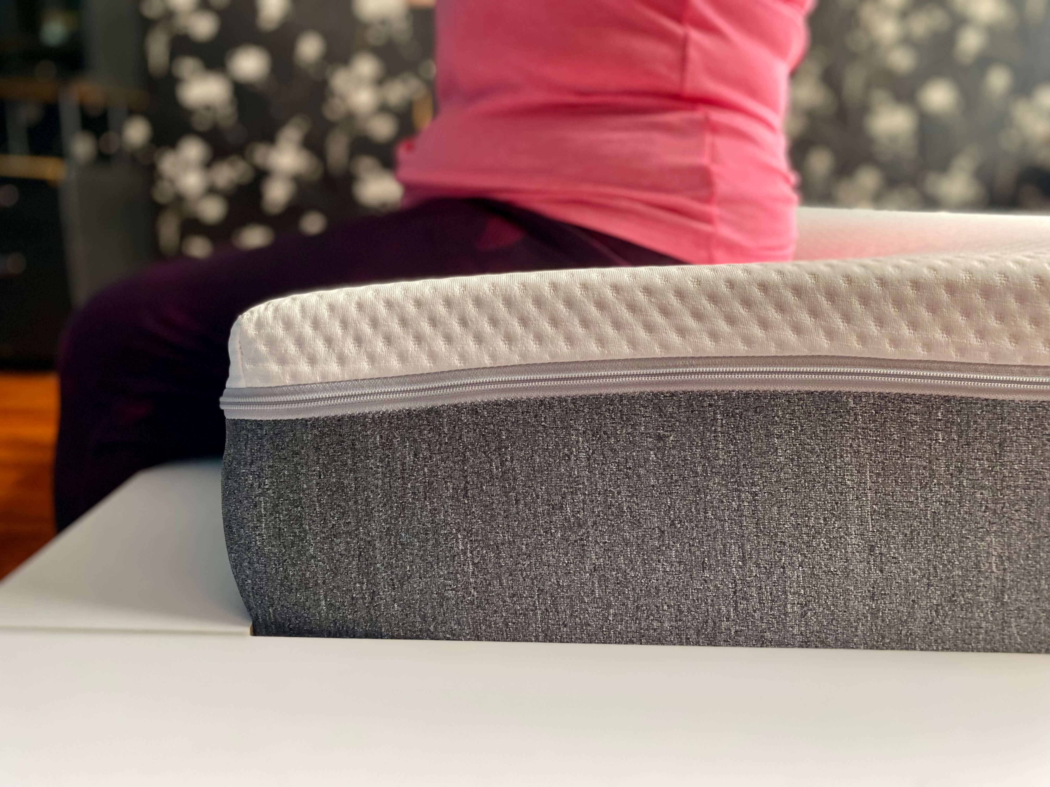 emma colchon sentada